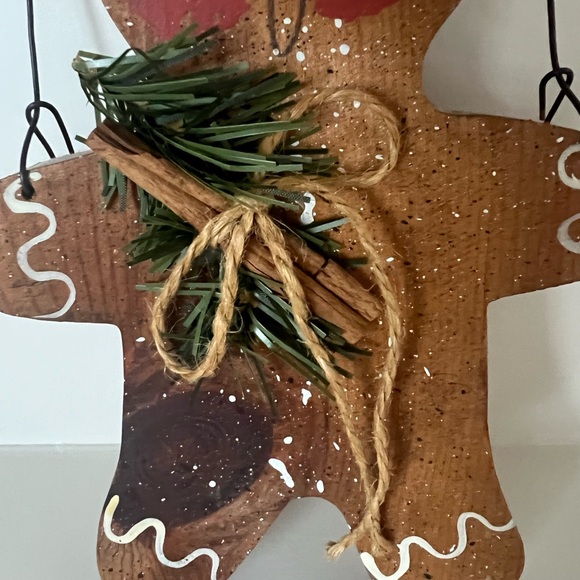 Vintage Wooden Hanging or Prop Up Gingerbread Man - Picture 7 of 9